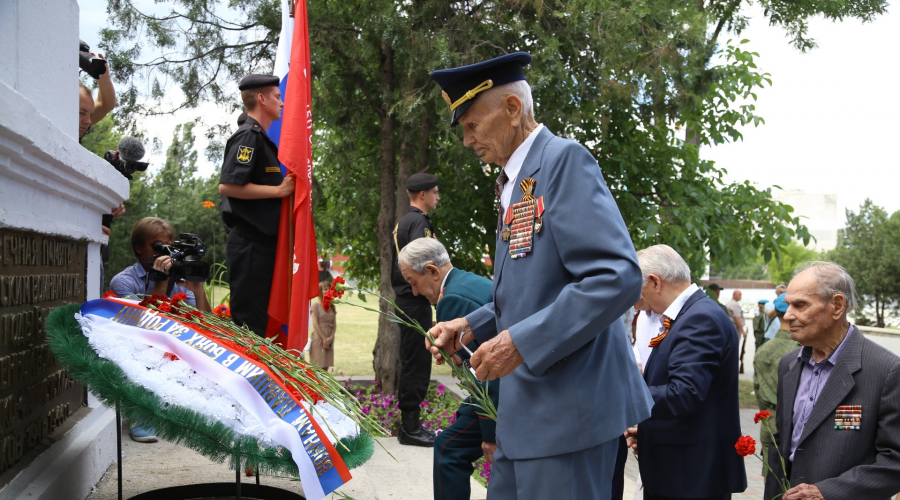 Погибших в Великой Отечественной войне в День памяти и скорби почтили в Крыму