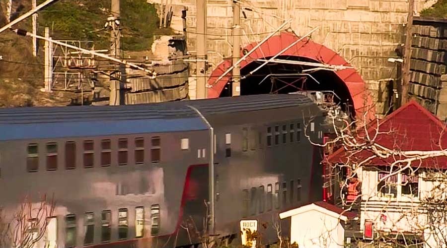 Двухэтажные пассажирские вагоны испытали в тоннелях под Севастополем