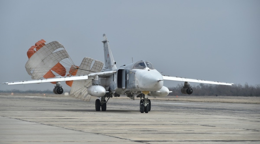Десять бомбардировщиков Су-24 перебазировались из Крыма в другие регионы РФ