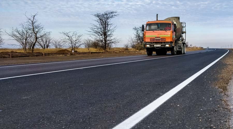 Минтранс Крыма намерен ввести ограничения для грузовиков на отремонтированных дорогах